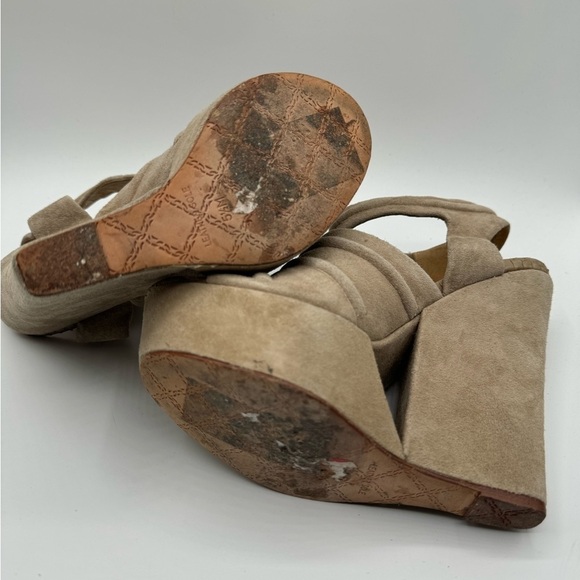 L.A.M.B wedge suede sandal size 5.5 Tan Suede - Picture 4 of 6